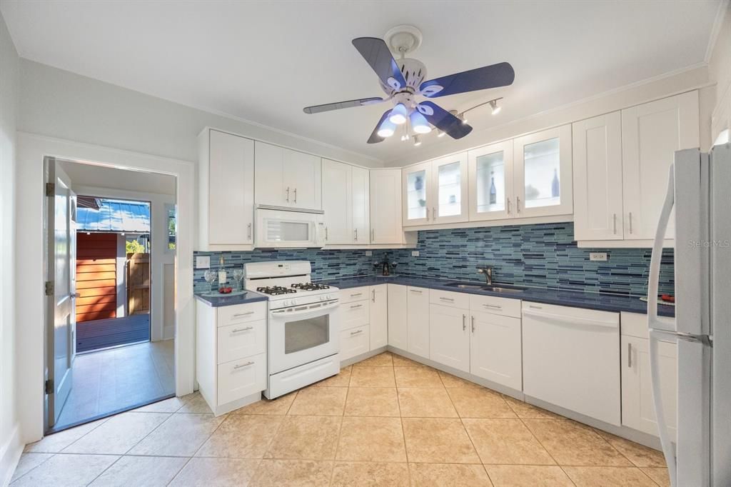 合同活跃: $629,000 (2 贝兹, 2 浴室, 1448 平方英尺)