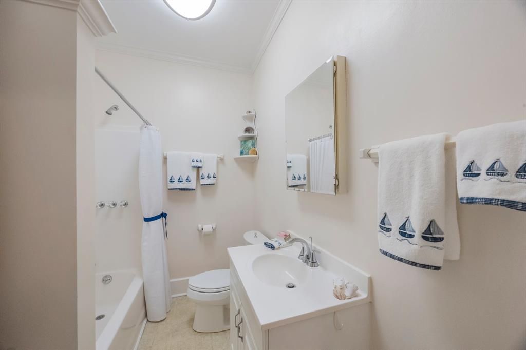 合同活跃: $629,000 (2 贝兹, 2 浴室, 1448 平方英尺)