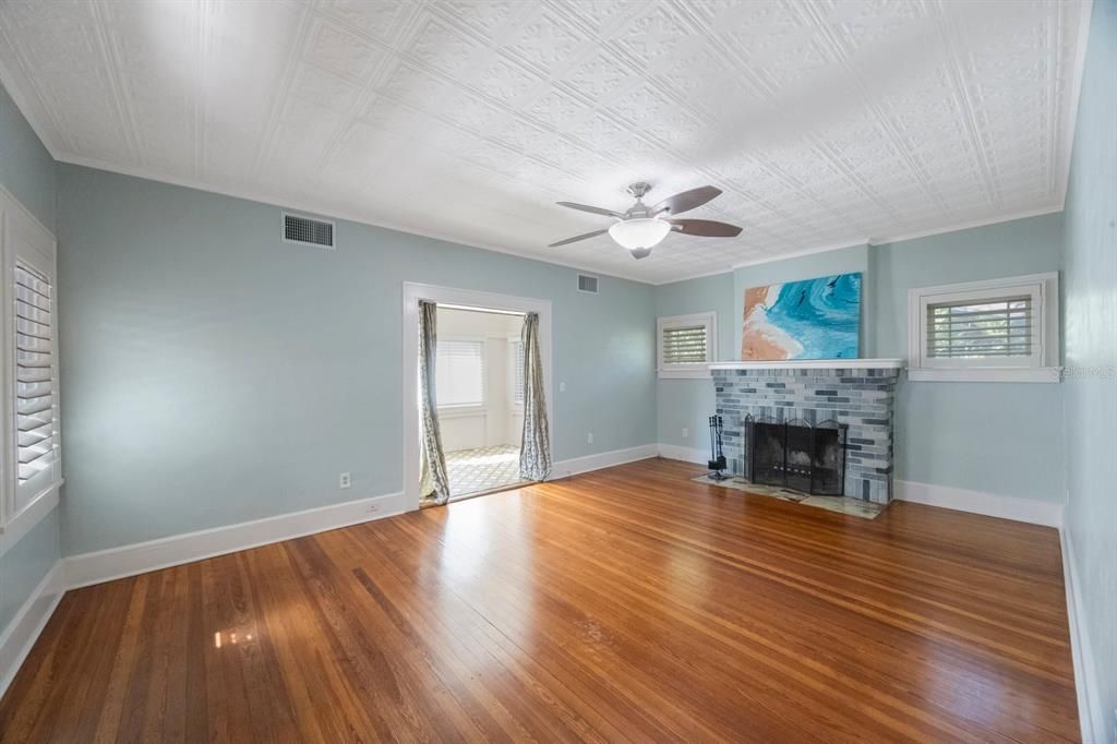 合同活跃: $629,000 (2 贝兹, 2 浴室, 1448 平方英尺)