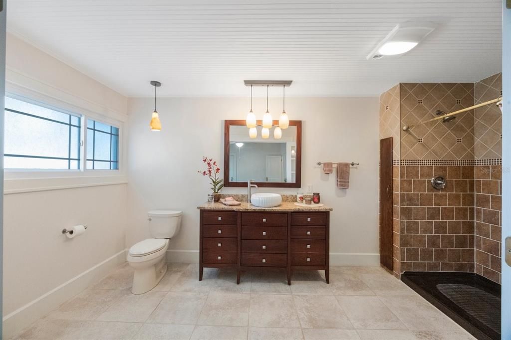 合同活跃: $629,000 (2 贝兹, 2 浴室, 1448 平方英尺)