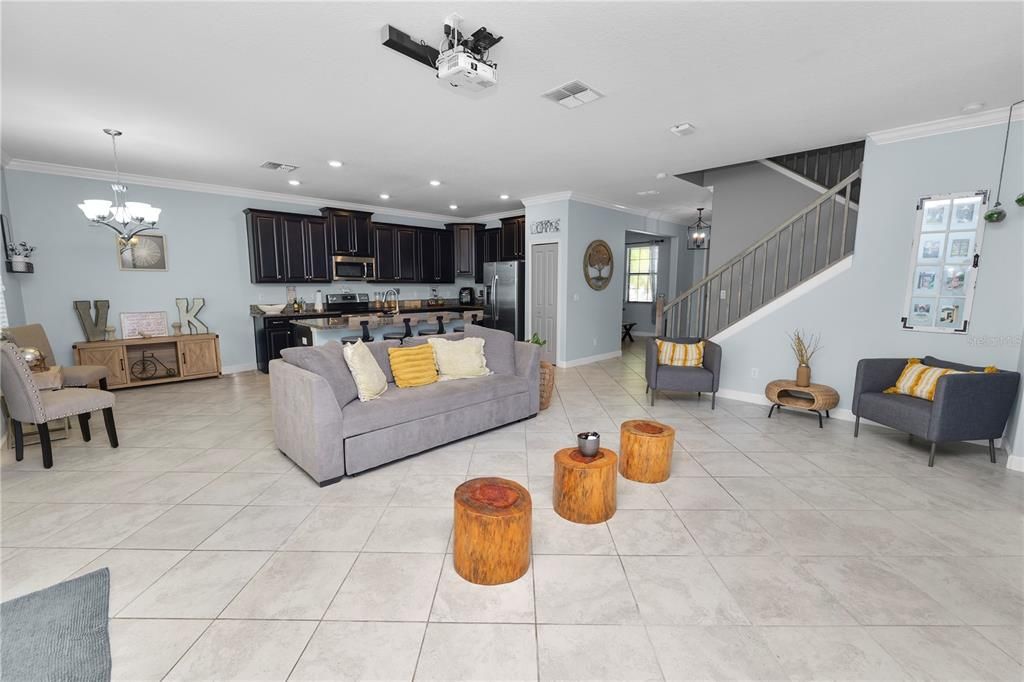 Под контрактом: $3,150 (4 спален, 3 ванн, 2555 Квадратных фут)