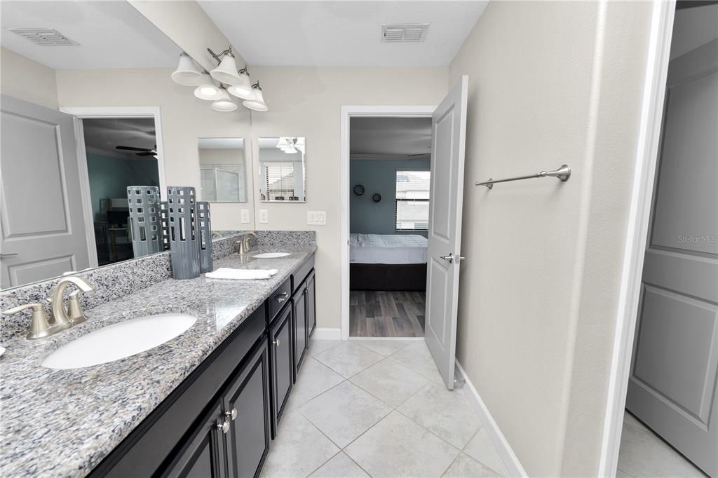 Под контрактом: $3,150 (4 спален, 3 ванн, 2555 Квадратных фут)