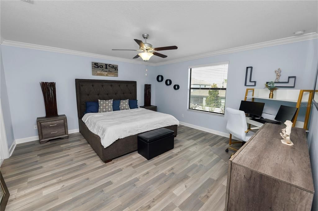 Под контрактом: $3,150 (4 спален, 3 ванн, 2555 Квадратных фут)