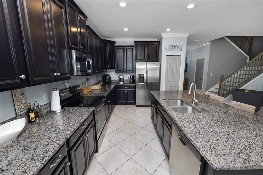 Под контрактом: $3,150 (4 спален, 3 ванн, 2555 Квадратных фут)