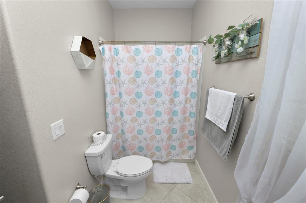 Под контрактом: $3,150 (4 спален, 3 ванн, 2555 Квадратных фут)