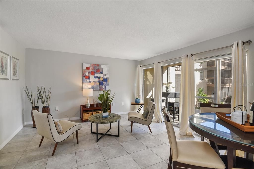 待售: $119,000 (1 贝兹, 1 浴室, 581 平方英尺)