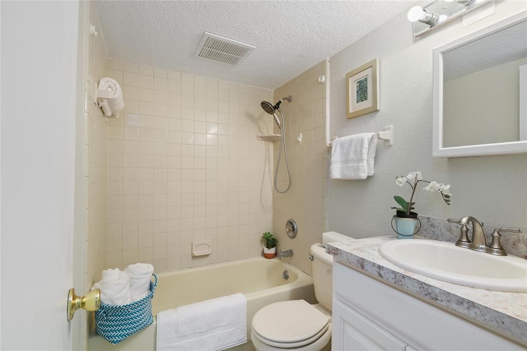 待售: $119,000 (1 贝兹, 1 浴室, 581 平方英尺)