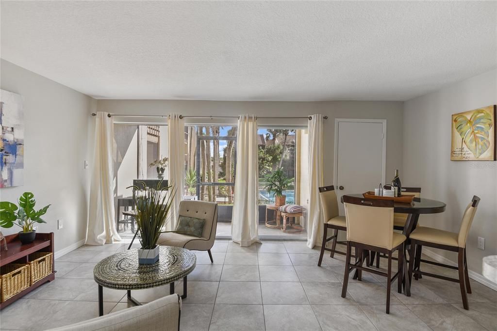 待售: $119,000 (1 贝兹, 1 浴室, 581 平方英尺)