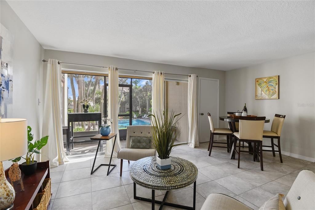 待售: $119,000 (1 贝兹, 1 浴室, 581 平方英尺)