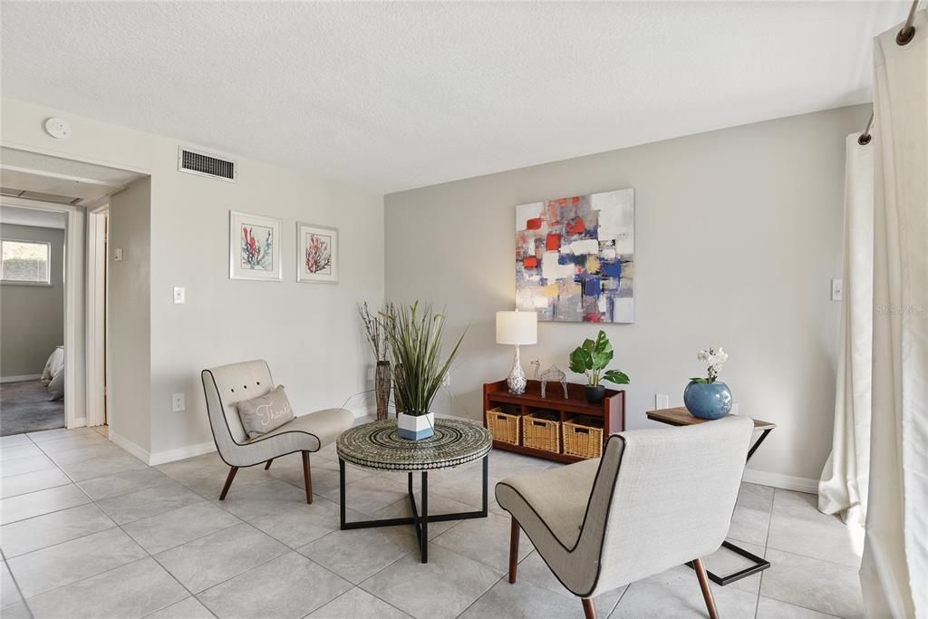 待售: $119,000 (1 贝兹, 1 浴室, 581 平方英尺)