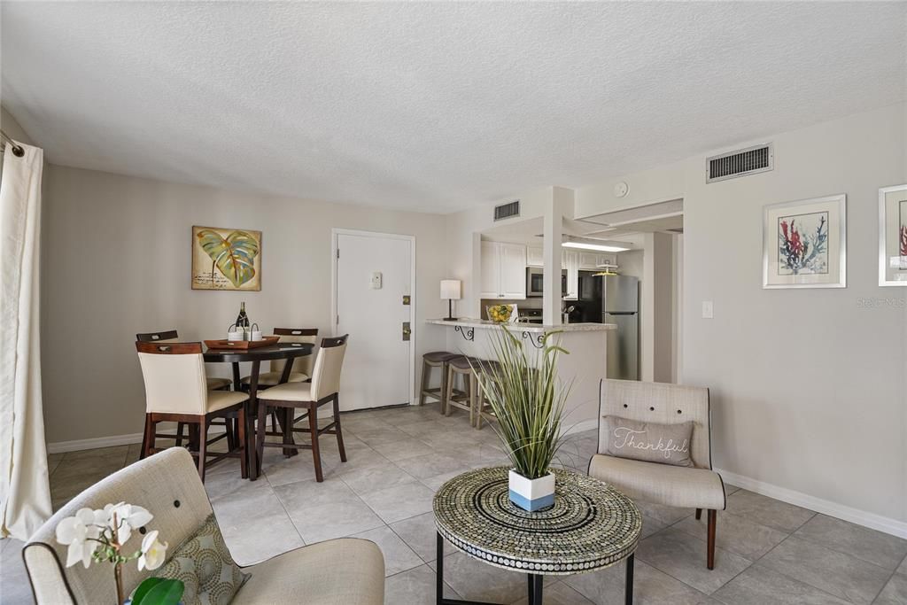 待售: $119,000 (1 贝兹, 1 浴室, 581 平方英尺)