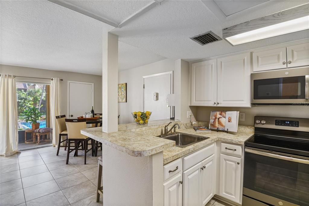 待售: $119,000 (1 贝兹, 1 浴室, 581 平方英尺)