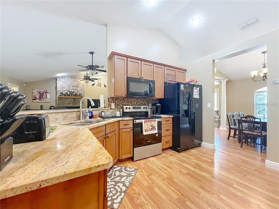 待售: $3,500,000 (4 贝兹, 3 浴室, 3305 平方英尺)