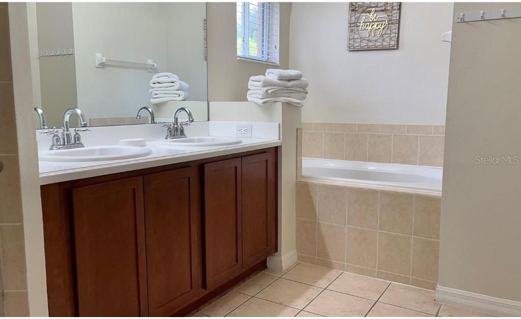 For Rent: $2,600 (4 beds, 3 baths, 1839 Square Feet)