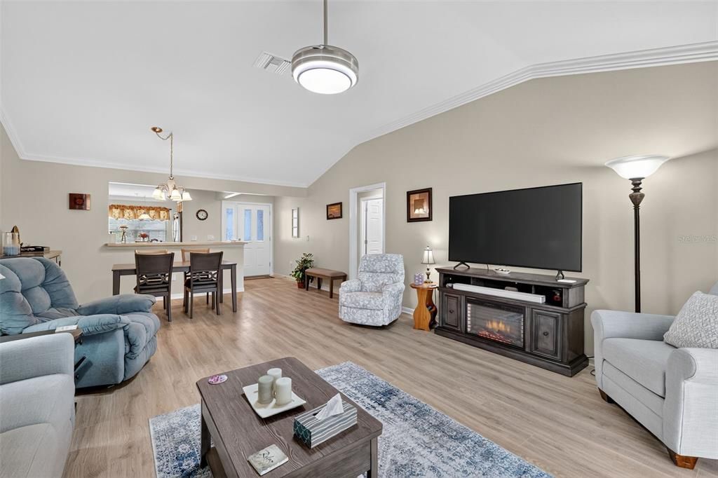 En Venta: $399,950 (3 camas, 2 baños, 1569 Pies cuadrados)