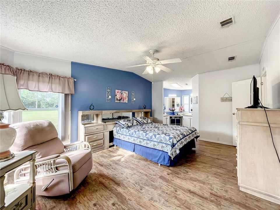 待售: $169,900 (2 贝兹, 2 浴室, 1525 平方英尺)