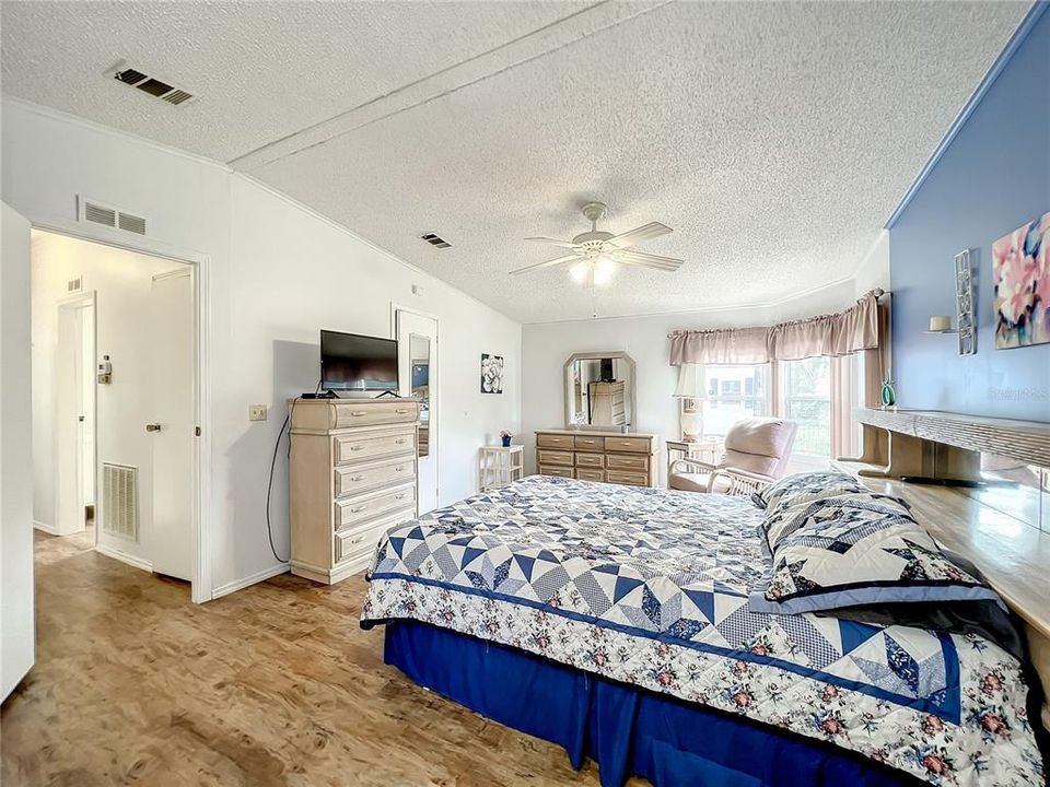 待售: $169,900 (2 贝兹, 2 浴室, 1525 平方英尺)