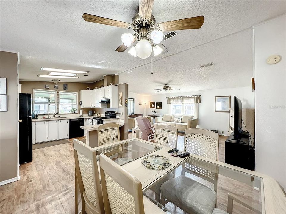 待售: $169,900 (2 贝兹, 2 浴室, 1525 平方英尺)