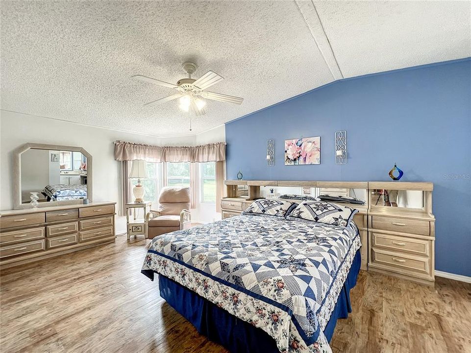 待售: $169,900 (2 贝兹, 2 浴室, 1525 平方英尺)