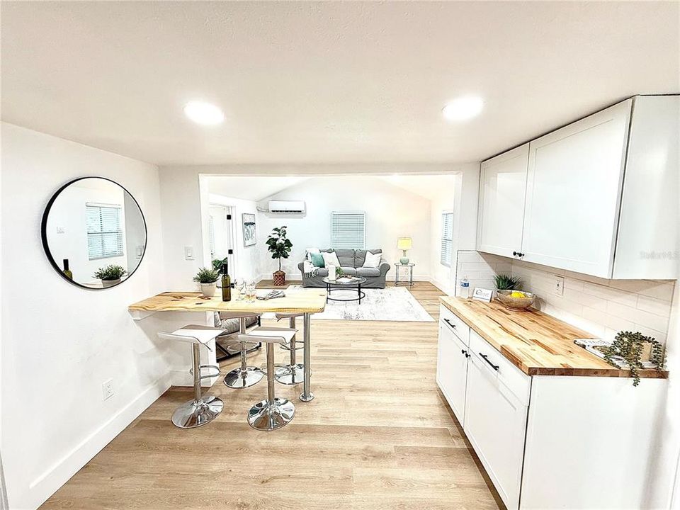 На продажу: $297,900 (3 спален, 1 ванн, 888 Квадратных фут)