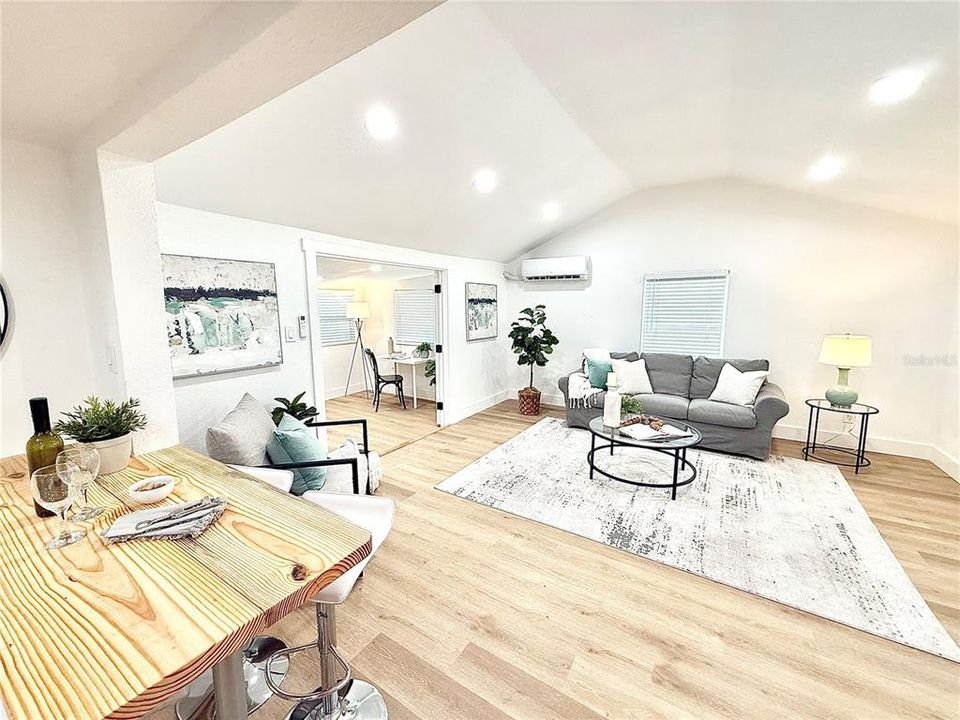 На продажу: $297,900 (3 спален, 1 ванн, 888 Квадратных фут)