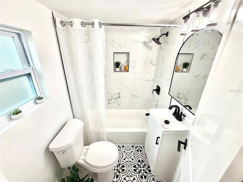 На продажу: $297,900 (3 спален, 1 ванн, 888 Квадратных фут)