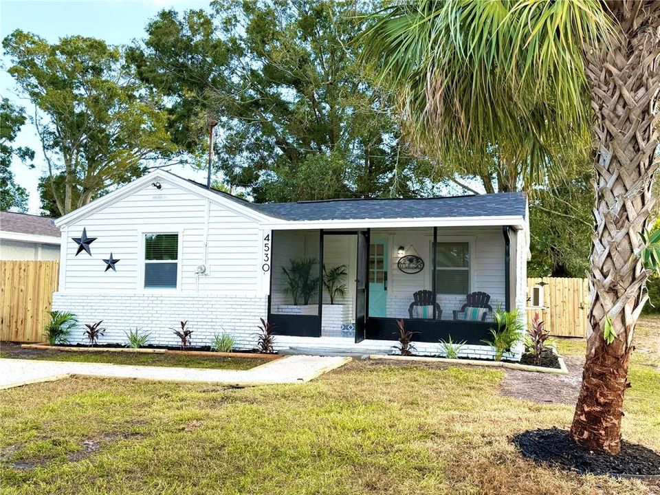 На продажу: $297,900 (3 спален, 1 ванн, 888 Квадратных фут)