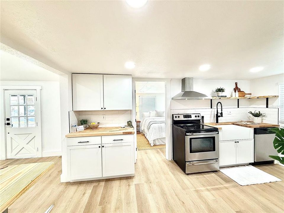 На продажу: $297,900 (3 спален, 1 ванн, 888 Квадратных фут)