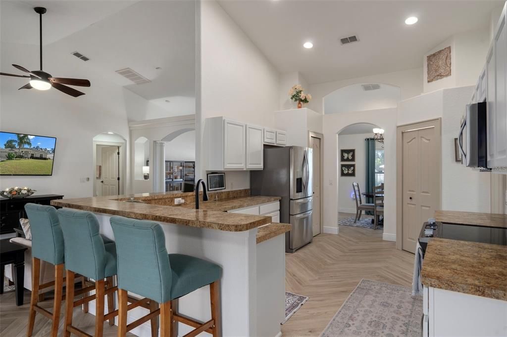 En Venta: $390,000 (4 camas, 2 baños, 2121 Pies cuadrados)