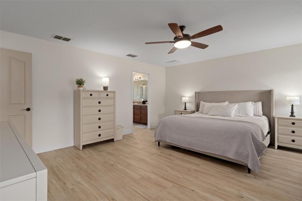 En Venta: $390,000 (4 camas, 2 baños, 2121 Pies cuadrados)