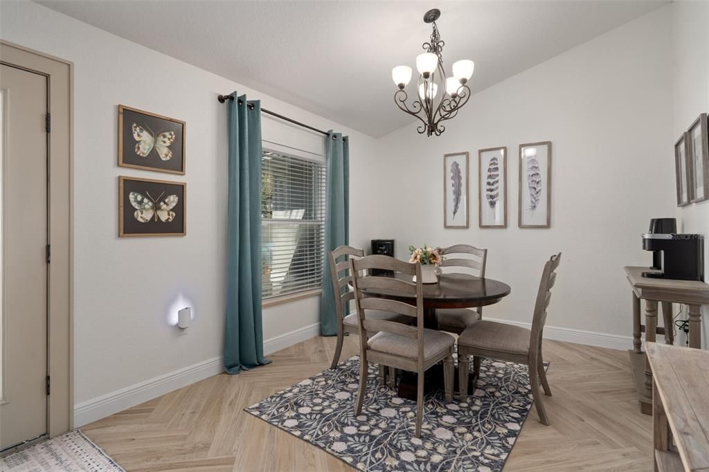 En Venta: $390,000 (4 camas, 2 baños, 2121 Pies cuadrados)