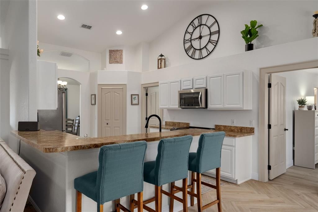 En Venta: $390,000 (4 camas, 2 baños, 2121 Pies cuadrados)