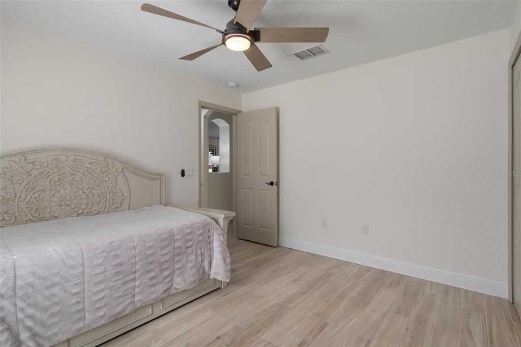 En Venta: $390,000 (4 camas, 2 baños, 2121 Pies cuadrados)