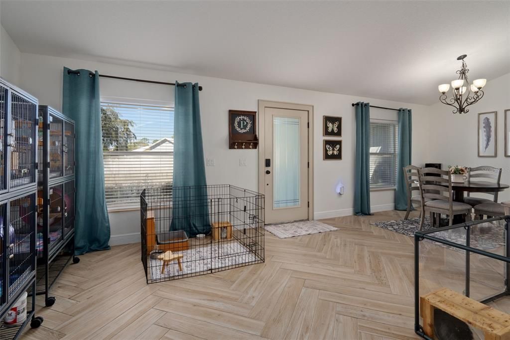 En Venta: $390,000 (4 camas, 2 baños, 2121 Pies cuadrados)