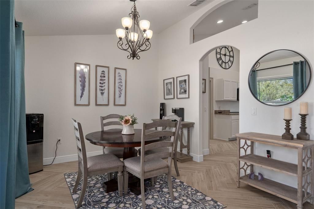 En Venta: $390,000 (4 camas, 2 baños, 2121 Pies cuadrados)