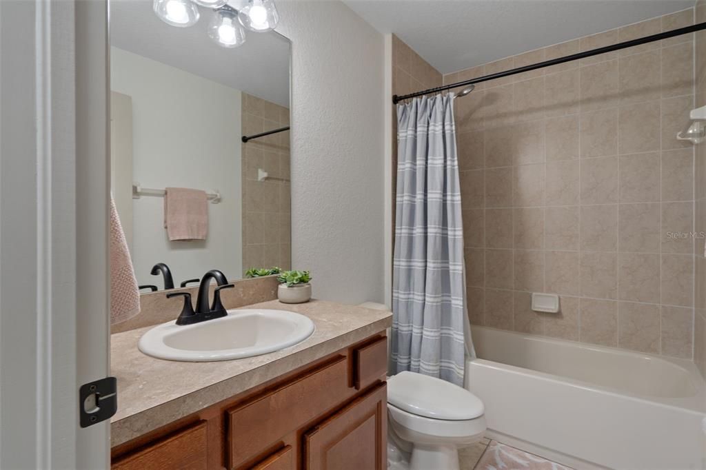 En Venta: $390,000 (4 camas, 2 baños, 2121 Pies cuadrados)