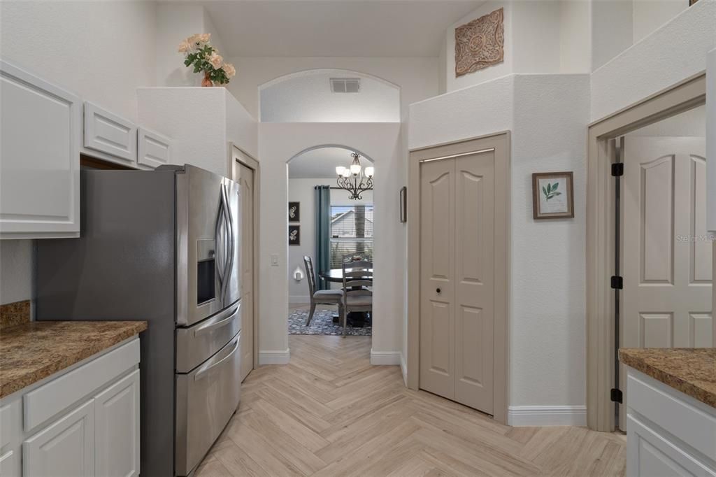 En Venta: $390,000 (4 camas, 2 baños, 2121 Pies cuadrados)