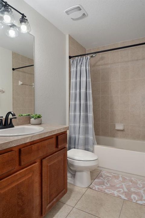 En Venta: $390,000 (4 camas, 2 baños, 2121 Pies cuadrados)