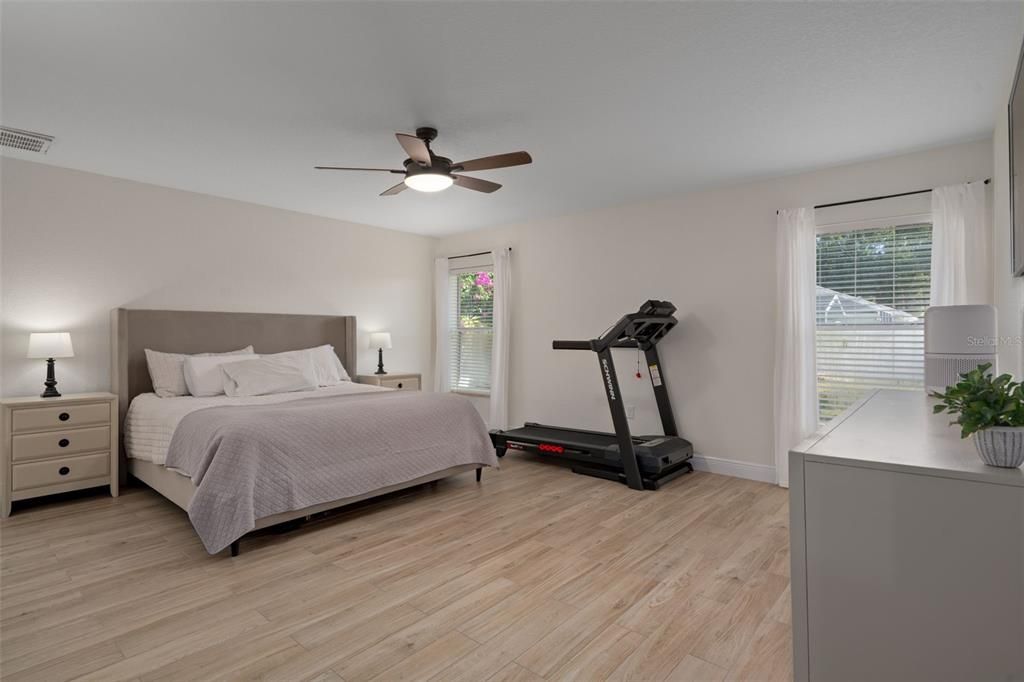 En Venta: $390,000 (4 camas, 2 baños, 2121 Pies cuadrados)