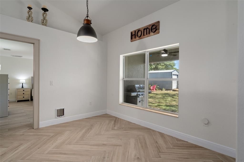 En Venta: $390,000 (4 camas, 2 baños, 2121 Pies cuadrados)