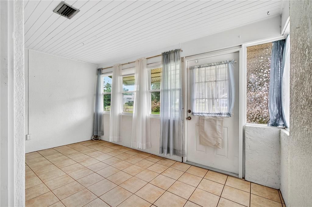 Active With Contract: $165,000 (3 beds, 2 baths, 1196 Square Feet)