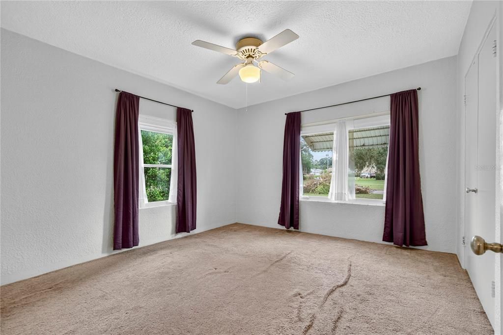 Active With Contract: $165,000 (3 beds, 2 baths, 1196 Square Feet)