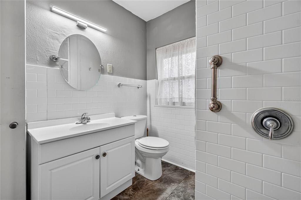 Active With Contract: $165,000 (3 beds, 2 baths, 1196 Square Feet)