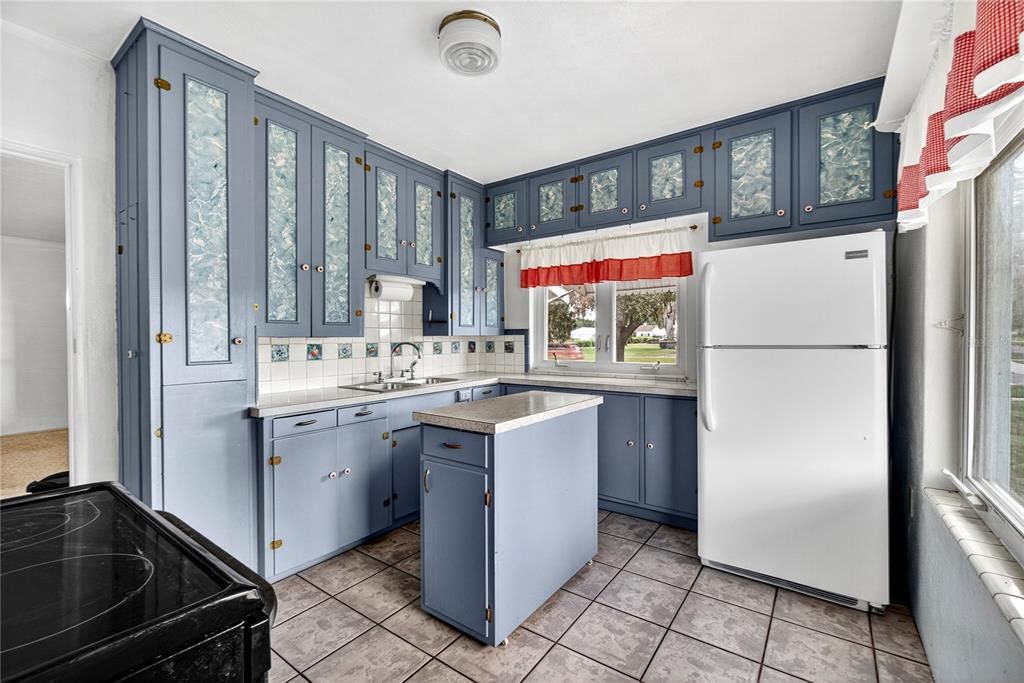 Active With Contract: $165,000 (3 beds, 2 baths, 1196 Square Feet)