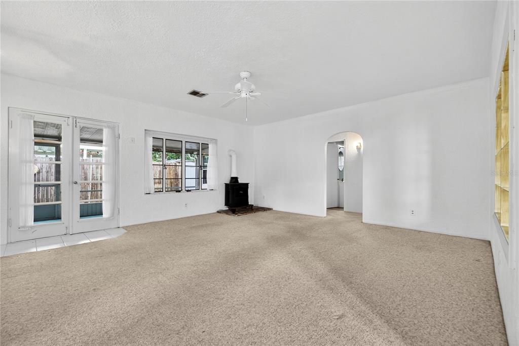 Active With Contract: $165,000 (3 beds, 2 baths, 1196 Square Feet)