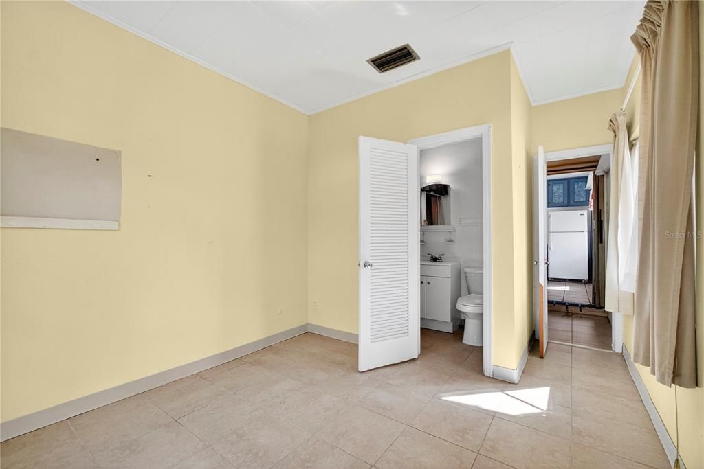 Active With Contract: $165,000 (3 beds, 2 baths, 1196 Square Feet)