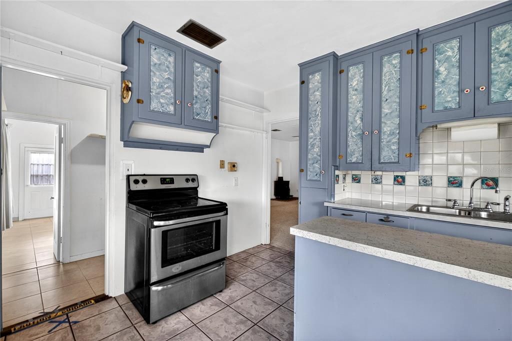 Active With Contract: $165,000 (3 beds, 2 baths, 1196 Square Feet)