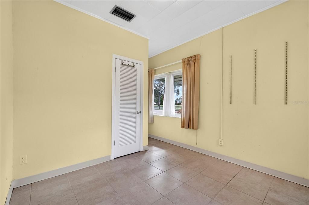 Active With Contract: $165,000 (3 beds, 2 baths, 1196 Square Feet)