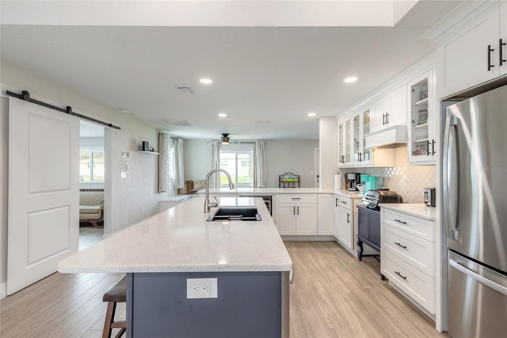 待售: $450,000 (4 贝兹, 2 浴室, 1661 平方英尺)