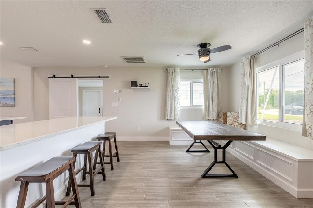 待售: $450,000 (4 贝兹, 2 浴室, 1661 平方英尺)